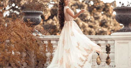 Fodros menyasszonyi ruha: optikai varázslat és elegancia